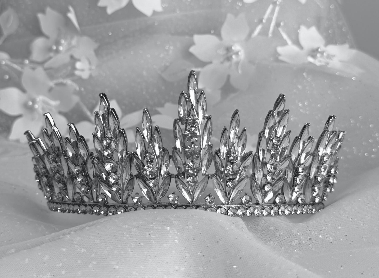 Marquise Crystal Leaf Crown